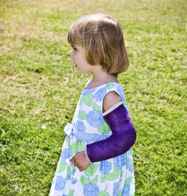 Illustration for article titled 10 Adorable Pictures Of Little Kids In Casts That Will Make You Wish More Children Broke Bones